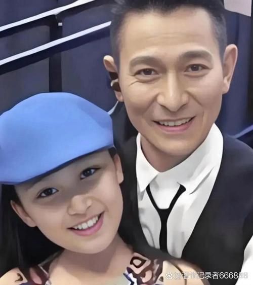 刘德华与12岁女儿的相处日常，天王也有温柔一面？