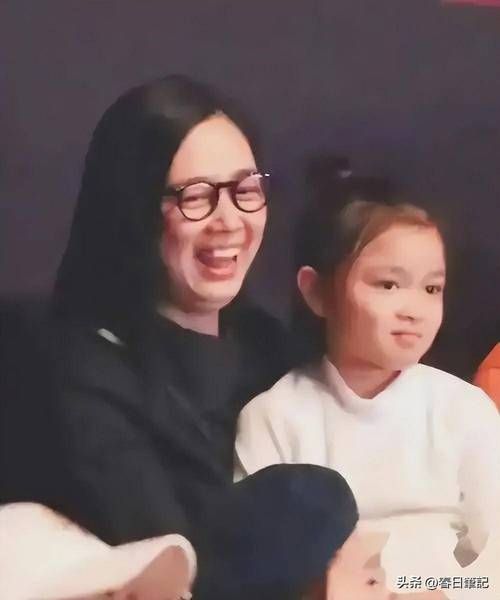 刘德华与12岁女儿的相处日常，天王也有温柔一面？