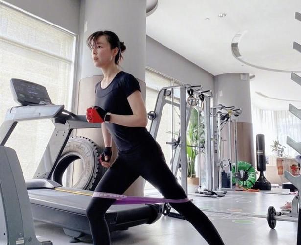 刘德华与张静初：从合作到友谊的精彩旅程
