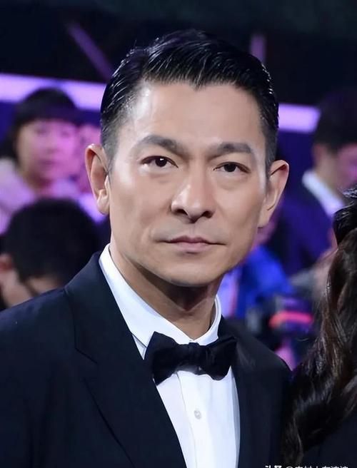 刘德华与成龙：两位巨星的时代交替与传奇人生