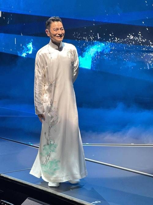 刘德华与朱丹同台演出引发观众热议