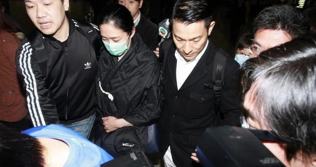 刘德华与父母：娱乐圈孝子背后的动人亲情