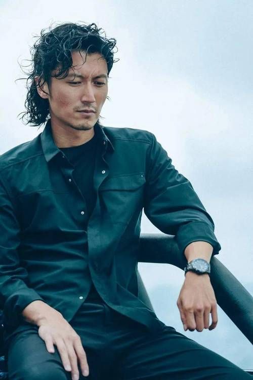 刘德华与谢霆锋：影坛天王的巅峰对决与合作秘闻
