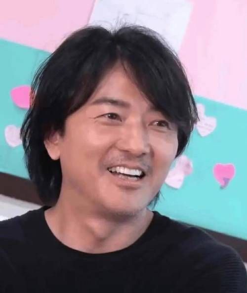 刘德华与郑伊健：影坛双雄的巅峰对决与时代印记