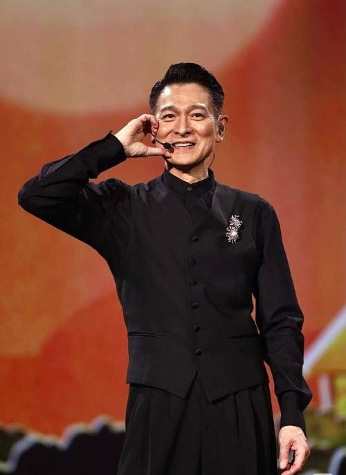 刘德华与郑少秋：两位巨星的演技巅峰对决，谁更胜一筹？