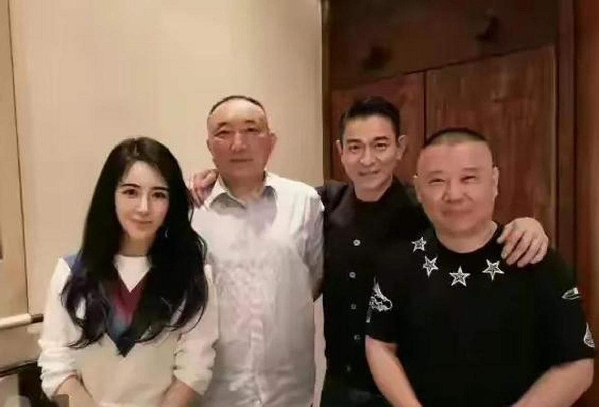 刘德华与郭德纲：不同领域的巅峰对决引热议