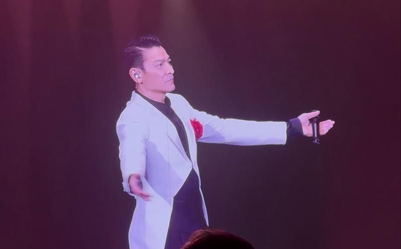 刘德华与陈玉莲演唱会合作瞬间引爆网络热搜