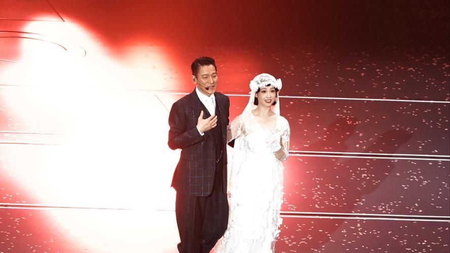 刘德华与陈玉莲演唱会合作瞬间引爆网络热搜