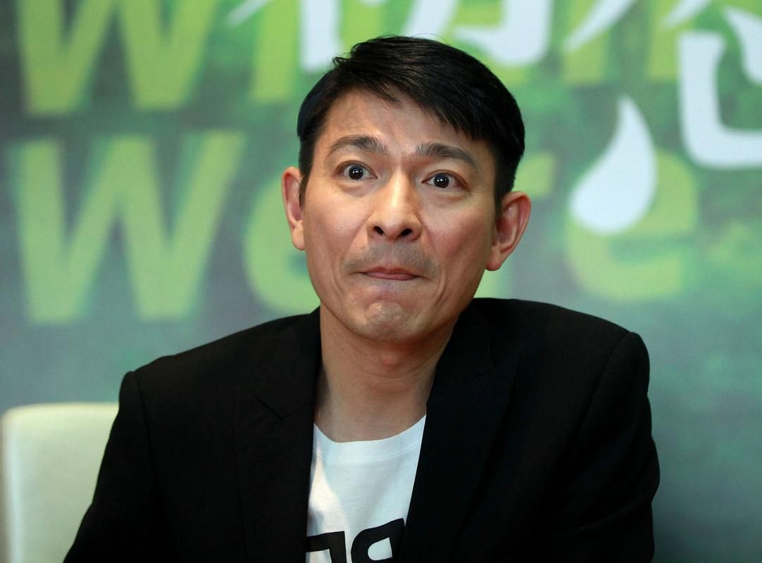 刘德华与陈玉莲演唱会合作瞬间引爆网络热搜