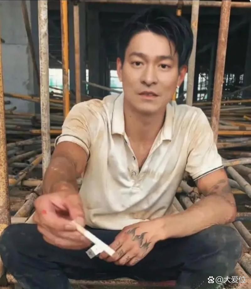 刘德华个人简介：影视歌三栖全能明星