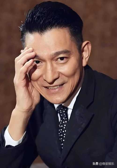 刘德华个人简介：影视歌三栖全能明星
