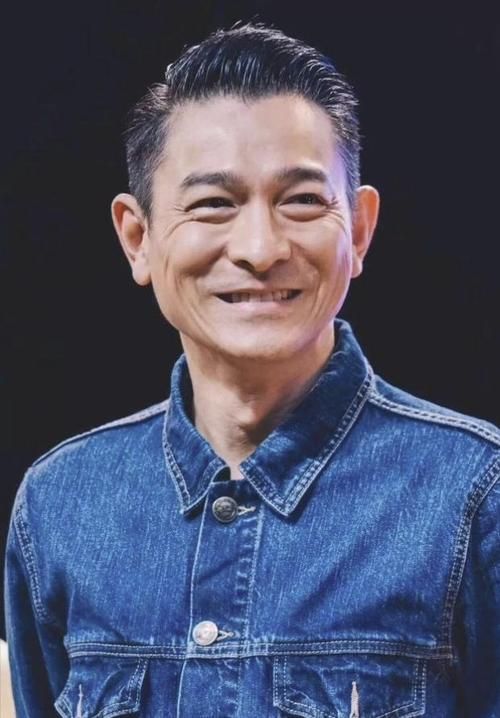 刘德华中分发型图片大全 经典造型回顾与最新款式分享