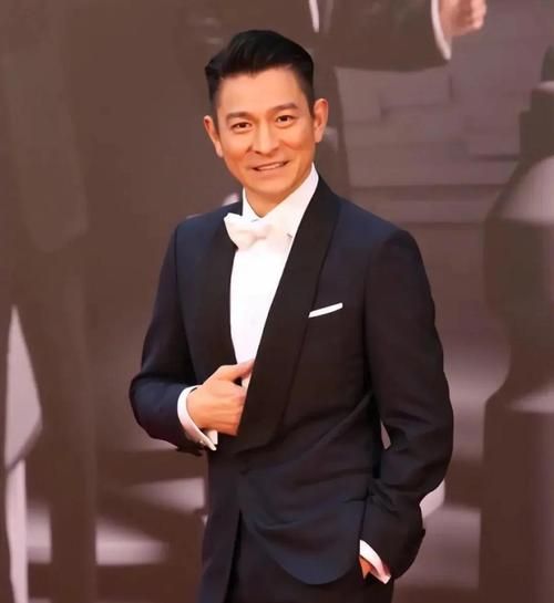 刘德华为何能红这么久？实力与人品成就一代传奇