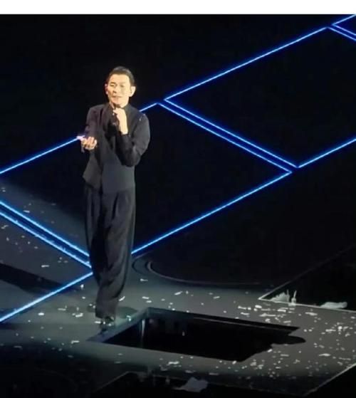 刘德华事故现场曝光 粉丝心疼不已