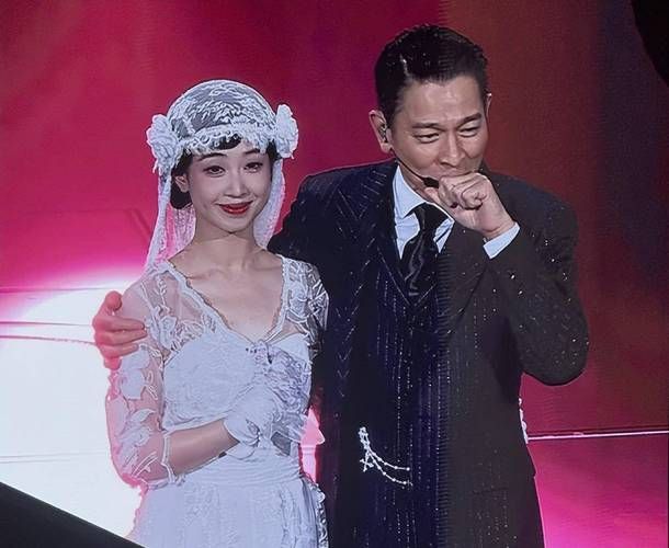 刘德华二姐姐照片曝光家人低调生活引关注