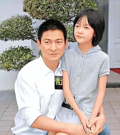 刘德华二姐姐照片曝光家人低调生活引关注