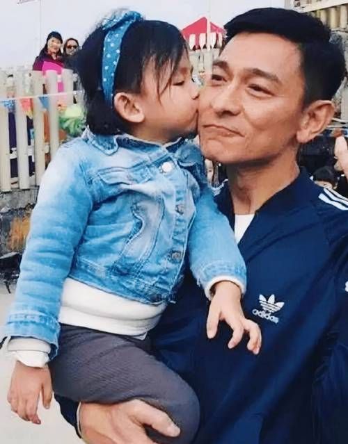 刘德华二姐姐照片曝光家人低调生活引关注