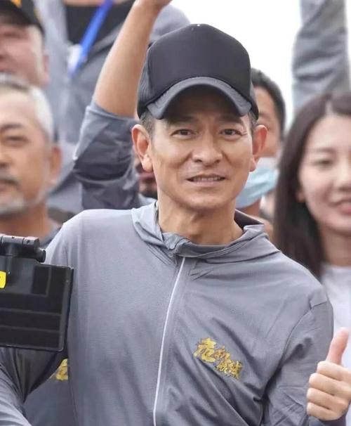 刘德华人生经历揭秘从贫民窟到天王的逆袭之路