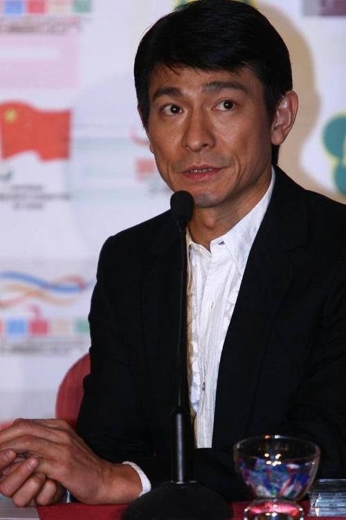 刘德华以前是干什么的 原来他做过这些普通工作