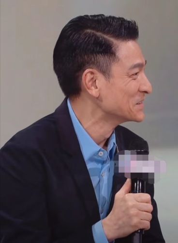 刘德华侧脸照片高清大图 粉丝直呼太迷人