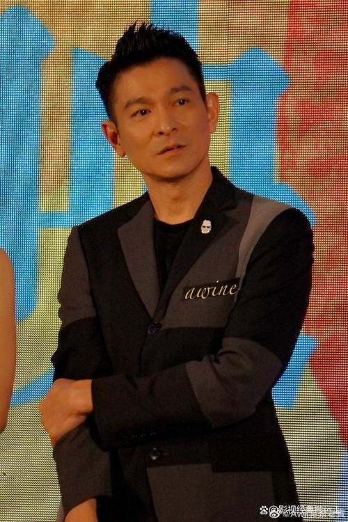 刘德华侧面照高清图 粉丝直呼男神魅力十足