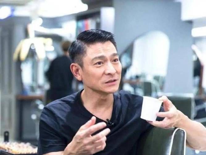 刘德华健身日常曝光，自律坚持成就完美身材！
