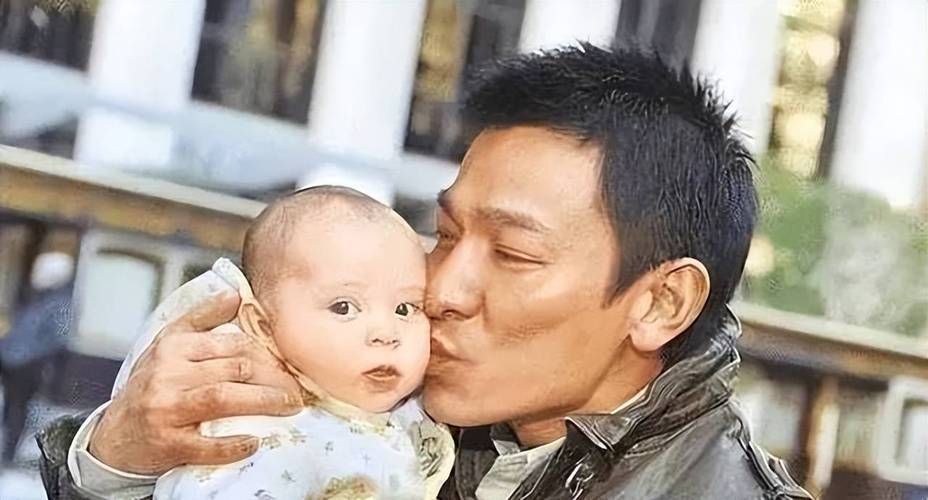 刘德华儿子照片终于曝光 网友好奇他未来动向