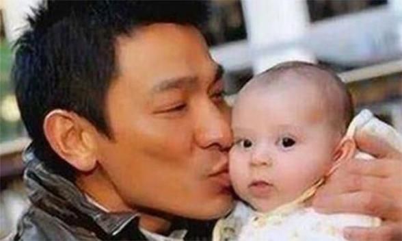 刘德华儿子照片终于曝光 网友好奇他未来动向