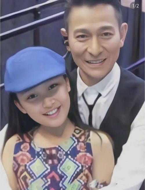 刘德华全家福意外曝光 网友纷纷送上祝福和赞美