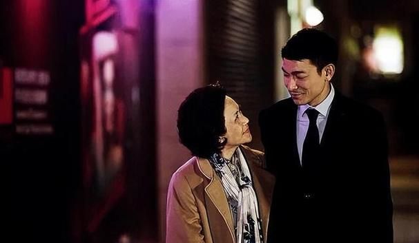 刘德华全家福意外曝光 网友纷纷送上祝福和赞美