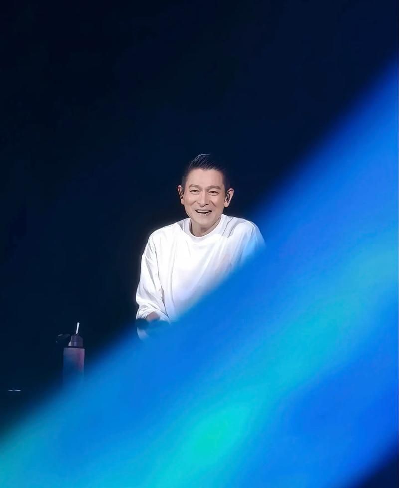 刘德华全球总票房超百亿 不老男神的传奇之路