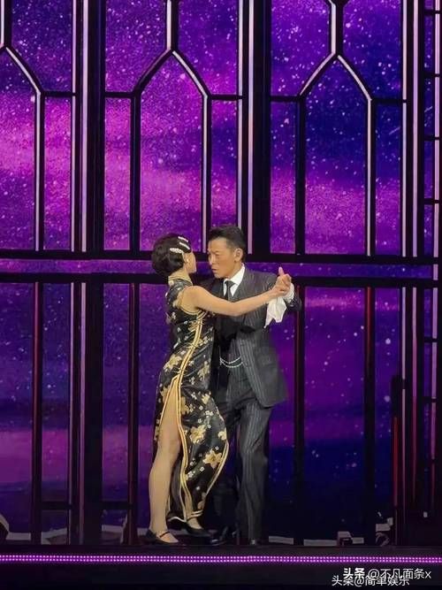 刘德华关之琳：银幕情侣再聚首，演唱会惊喜瞬间！