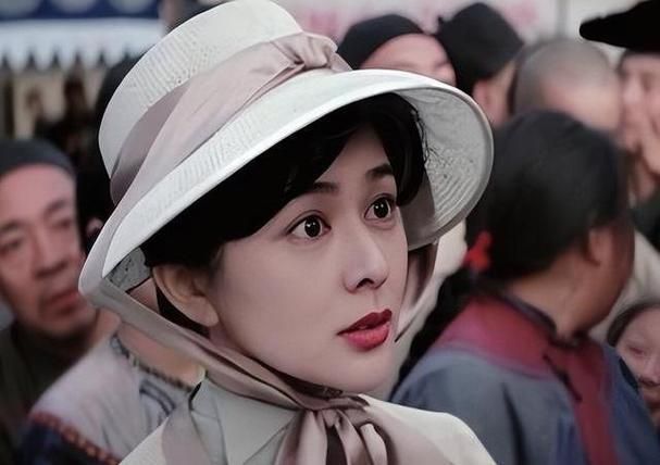 刘德华关之琳：银幕情侣再聚首，演唱会惊喜瞬间！