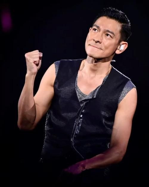 刘德华几几年出生 一代偶像的成长故事