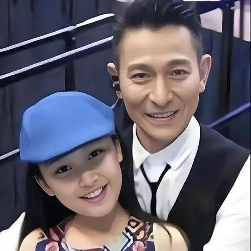 刘德华几岁生孩子 他的女儿出生时他多少岁