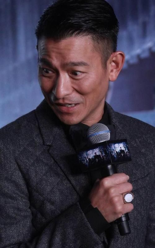 刘德华出道前是做什么的没想到他曾经干过这个工作