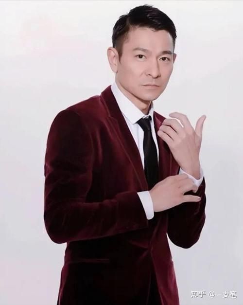 刘德华十大经典发型解析 从青涩到成熟的蜕变
