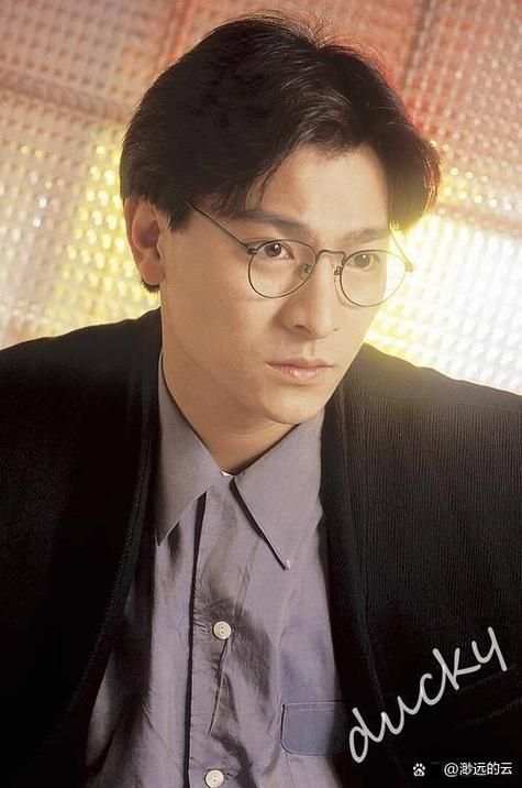 刘德华历史：从香港小镇到影坛巨星的传奇之路