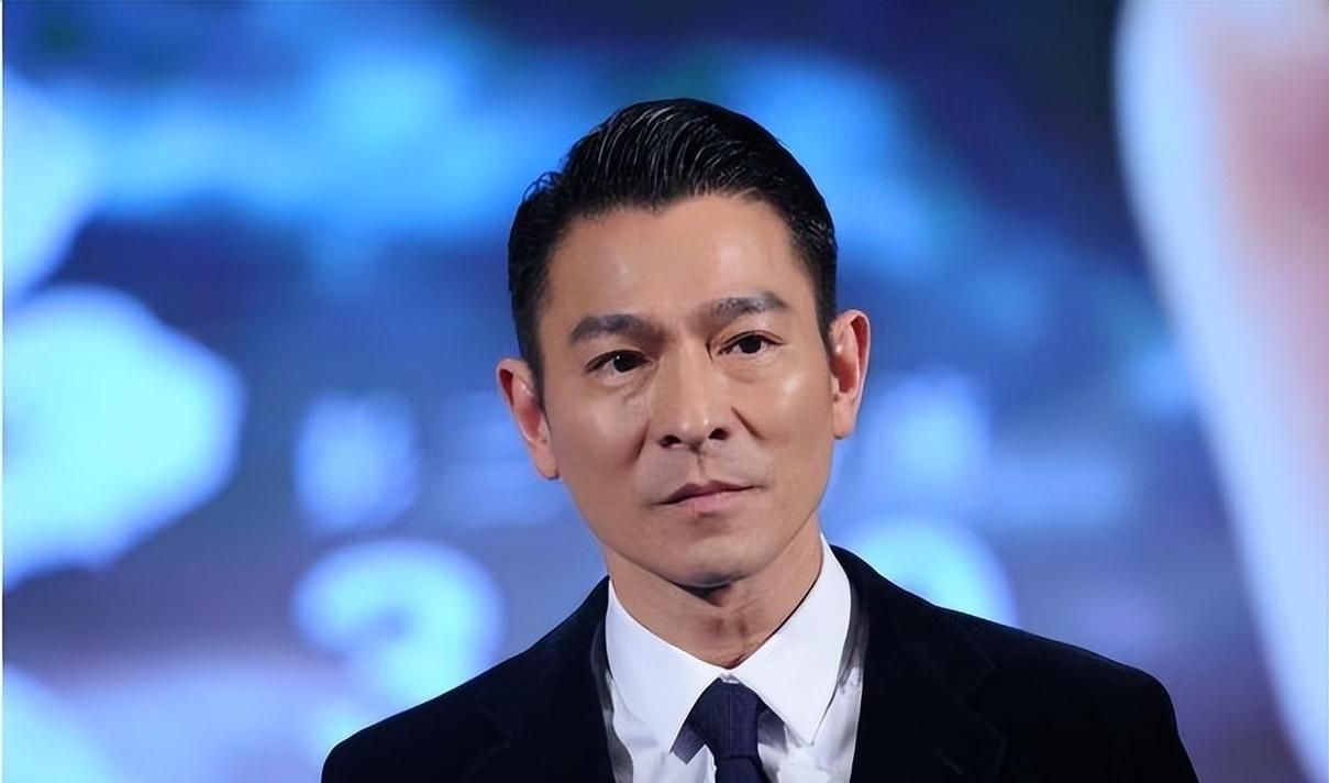 刘德华历史：从香港小镇到影坛巨星的传奇之路