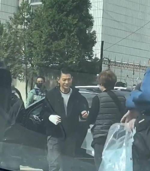 刘德华去东北拍戏路透照曝光引网友热议