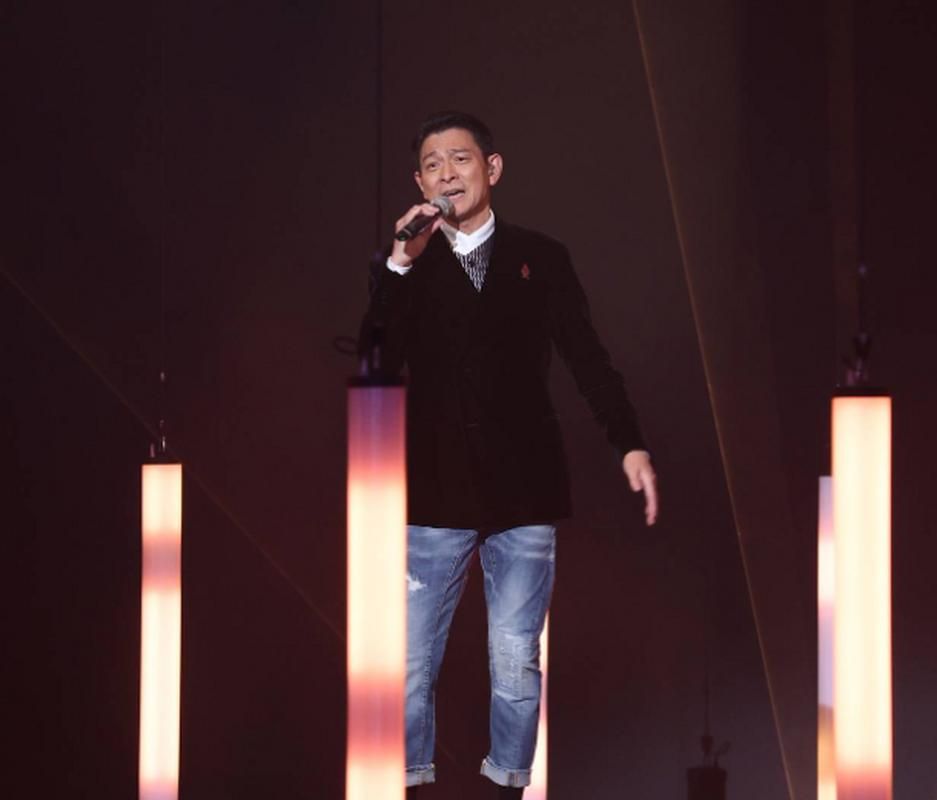 刘德华参加的颁奖典礼有哪些精彩瞬间回顾