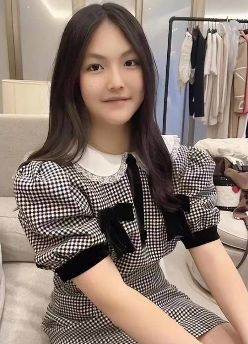 刘德华双胞胎女儿近照曝光网友直呼太像爸爸