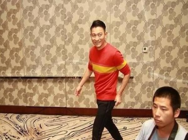 刘德华发际线对比照曝光 这些年经历了什么