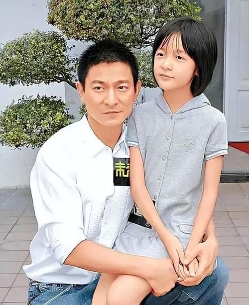 刘德华只有一个女儿吗 他的家庭生活大揭秘