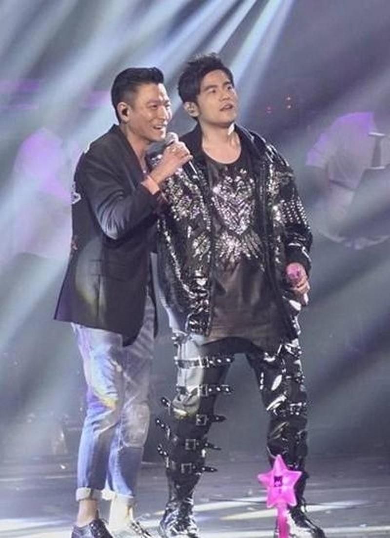 刘德华和周杰伦谁厉害 两位天王实力大比拼