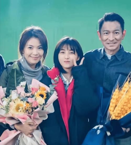 刘德华和女儿照片引热议 网友直呼基因太强大
