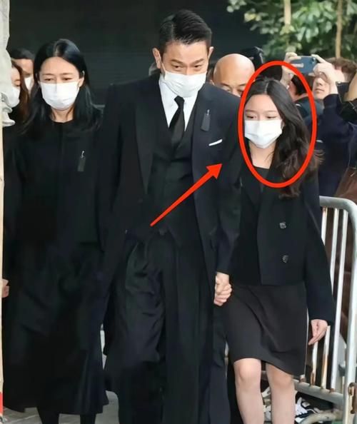刘德华和女儿照片引热议 网友直呼基因太强大