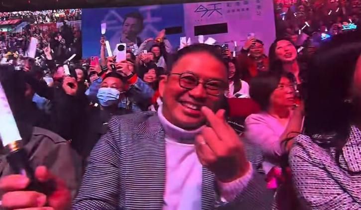 刘德华和陈法蓉：演唱会上的友情瞬间