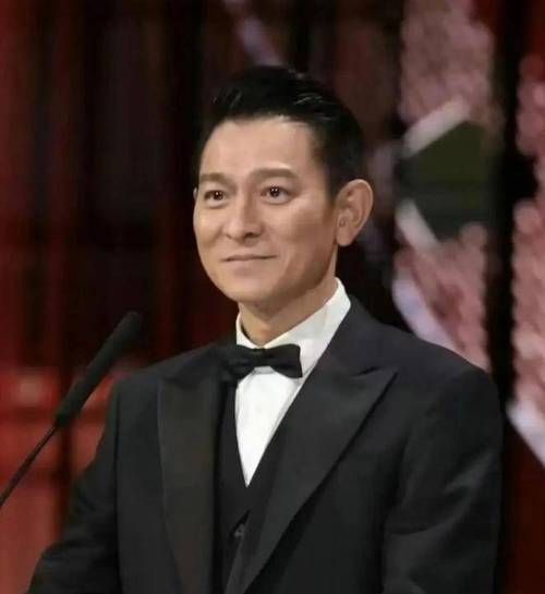 刘德华和黄家驹谁更厉害 音乐与影视全面对比