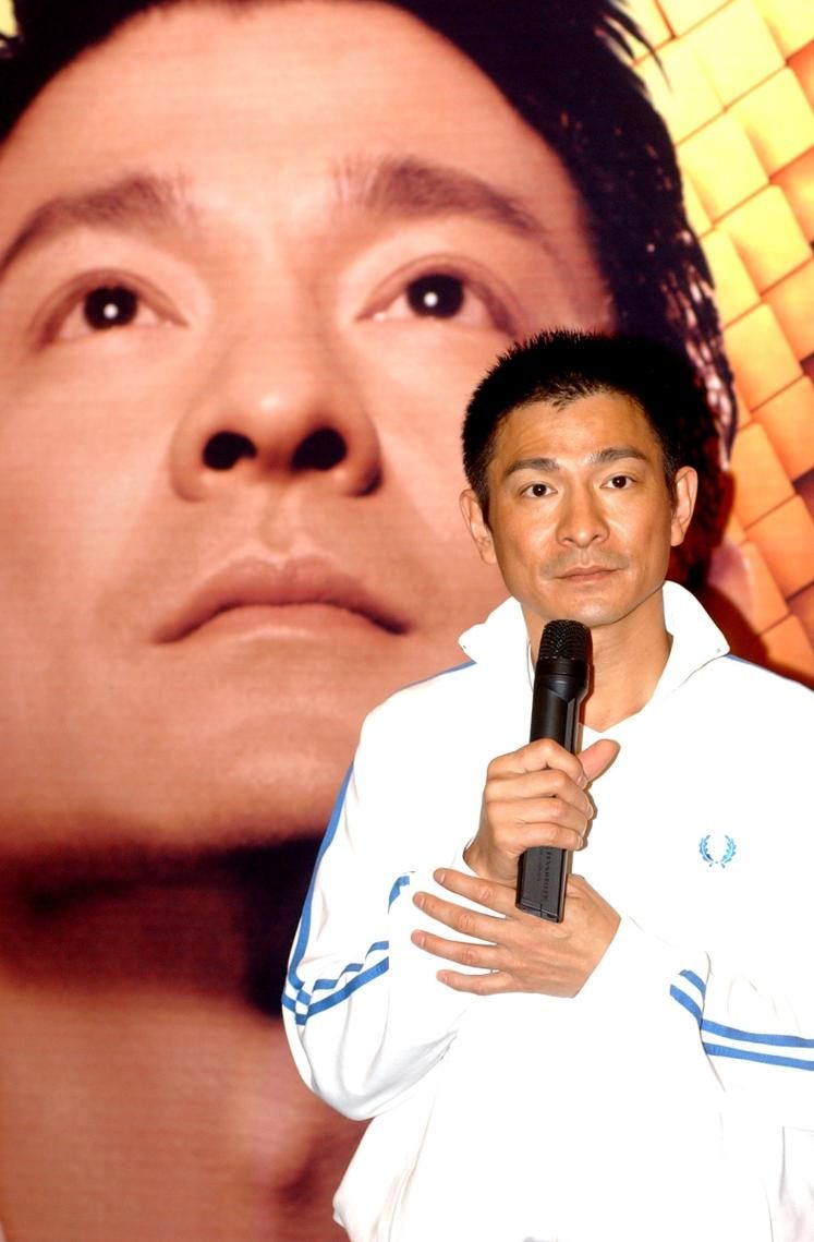 刘德华哪年出道 天王初登舞台的年份大揭秘